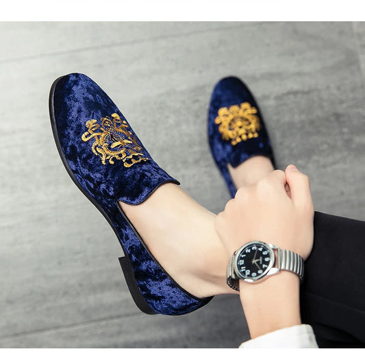 Wedding Dress Shoes Casual Men Loafers New Big Size Lazy Peas shoes Embroidery Moccasins Shoes Suede Leather shoes